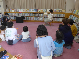 親子で楽しむおはなし会