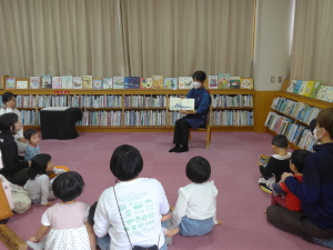 親子で楽しむおはなし会