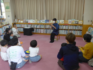 親子で楽しむおはなし会
