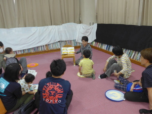 親子で楽しむおはなし会