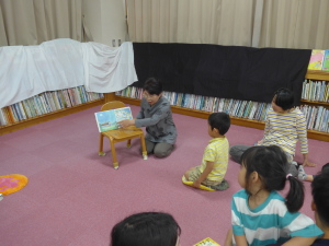 親子で楽しむおはなし会
