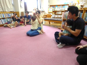 親子で楽しむおはなし会