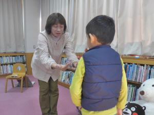 親子で楽しむおはなし会