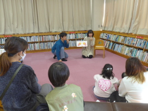 親子で楽しむおはなし会