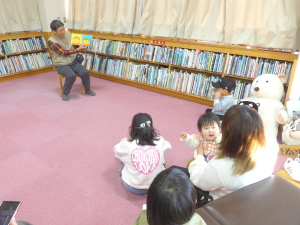 親子で楽しむおはなし会