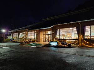 夜の図書館（ライトアップ）