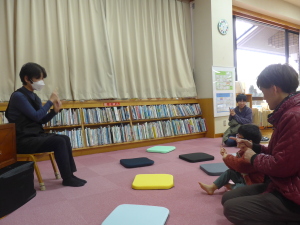 親子で楽しむおはなし会