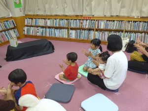 親子で楽しむおはなし会
