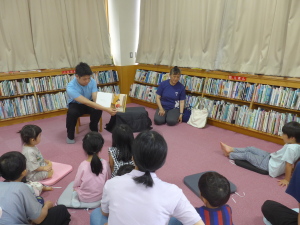 親子で楽しむおはなし会