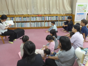 親子で楽しむおはなし会