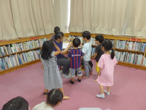 親子で楽しむおはなし会