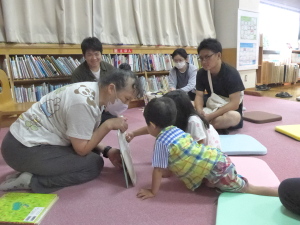 親子で楽しむおはなし会